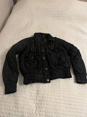 Black jacket used large with slim fit, many pockets, brand Guru