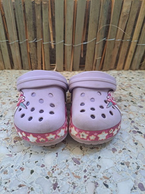 Crocs for girl size 20-21 used