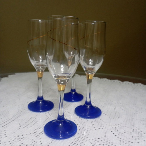 Crystal champagne glasses like new, set of 4 with blue base and gold detail