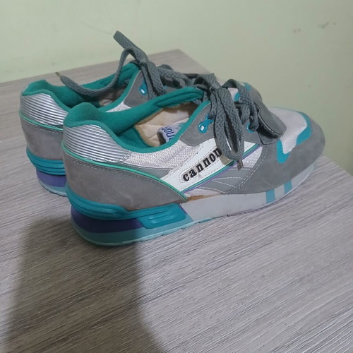 Athletic shoes used, size 39, gray