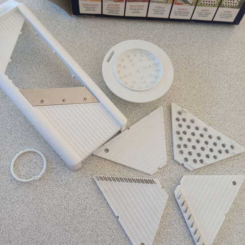 Vegetable and cheese slicer like new in excellent condition