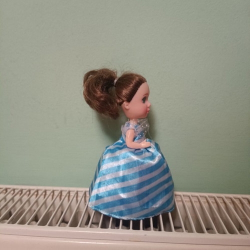 Cupcake doll like new