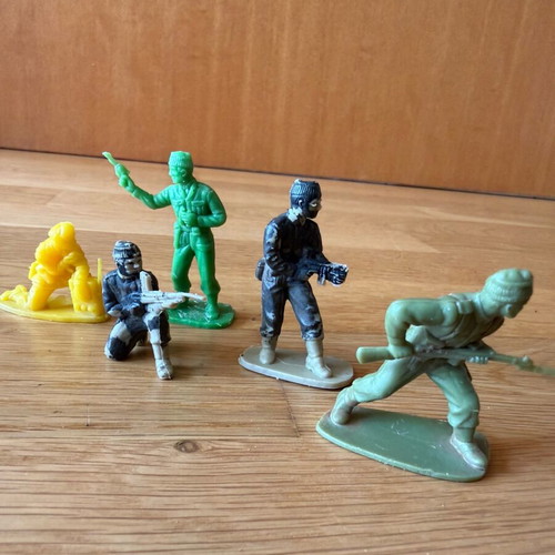 Vintage military figures set of 5 used, special forces, 6cm