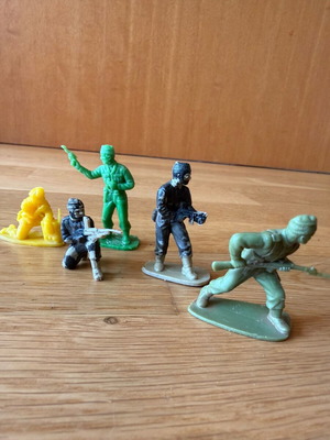 Vintage military figures set of 5 used, special forces, 6cm