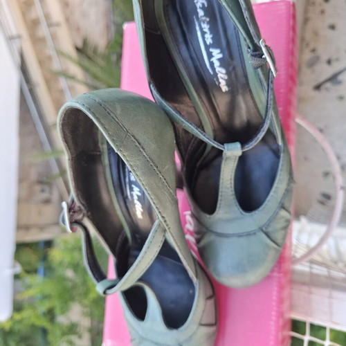 Tsakiris Mallas leather pumps with side buckle, like new, size 36, green