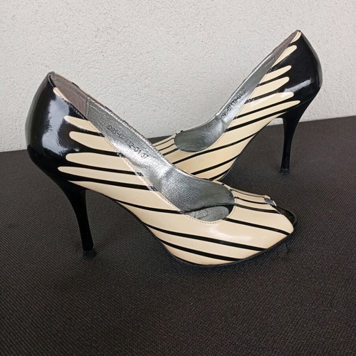 Roberto Venuti Milano Peep-Toe Patent Leather Striped Drip Heels No.37 Like New