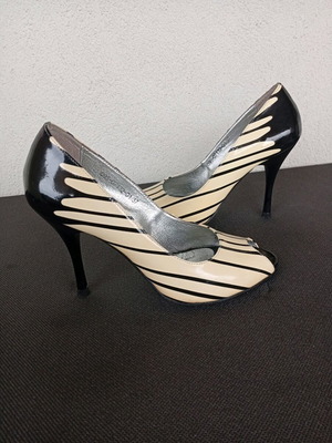 Γόβες Roberto Venuti Milano peep-toe λουστρίνι ριγέ drip No.37 σαν καινούργιο