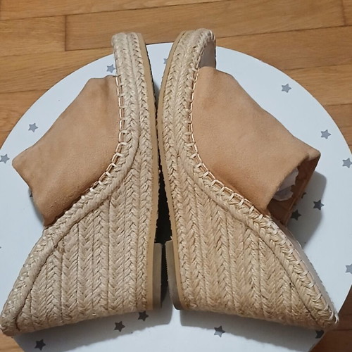 Tres Jolie suede espadrille platform sandals camel size 38 like new