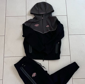 Nike tech fleece central cee με απόδειξη