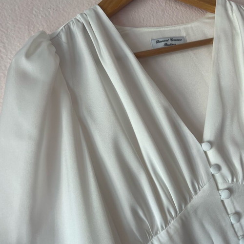 Midi dress white romantic with buttons and puff sleeves like new