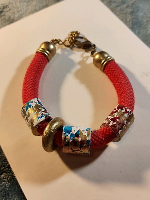 Bracelet red used, combination of beads and cord