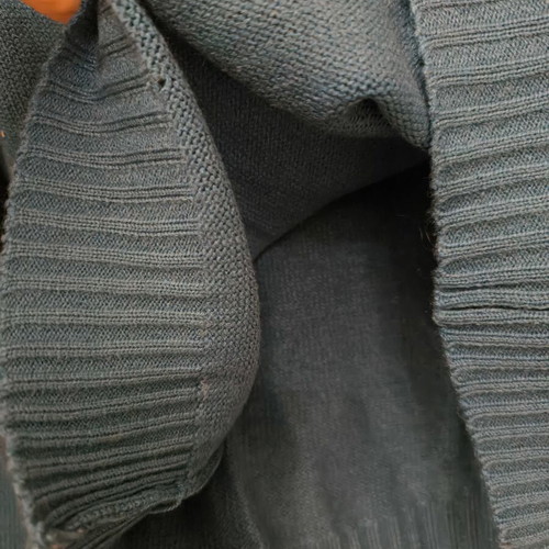 Children's blue V-neck sweater like new, size 12-14 years