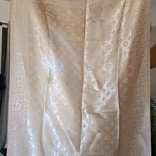 Silk pashmina like new, beige and gold