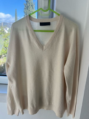 Zara off white women’s V neck sweater size L like new
