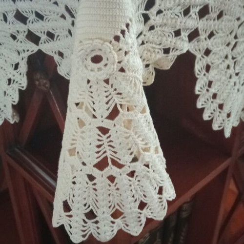 Handmade knitted round tablecloth like new beige color diameter 1.10