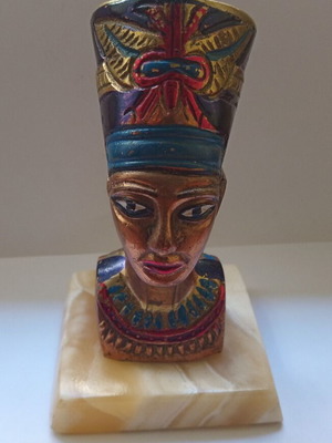 Vintage decorative Egyptian Queen Nefertiti statue used