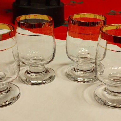Crystal glasses like new, pack of 22 with gold detail