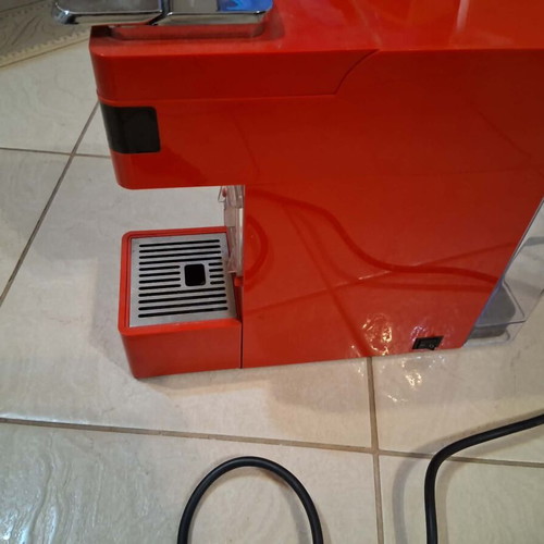 Illy Iperespresso Y3.3 Red coffee machine used