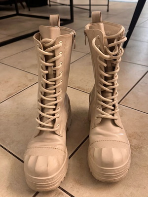 Beige boots used, size 36