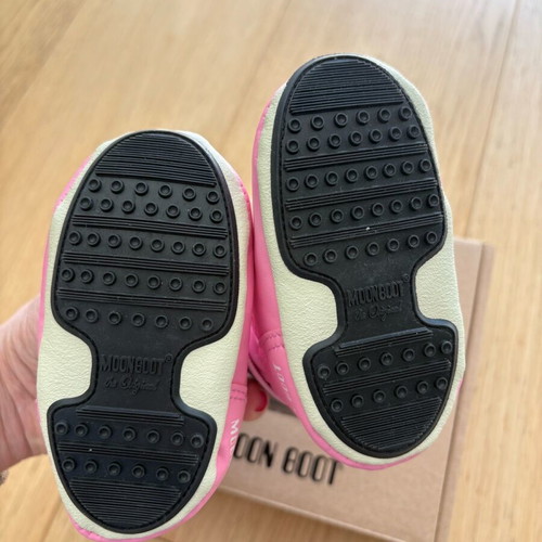 Moon Boot baby pink snow boots new No 17-18