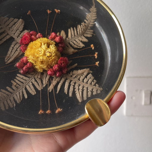 Vintage resin ashtray with dried flowers and gold details