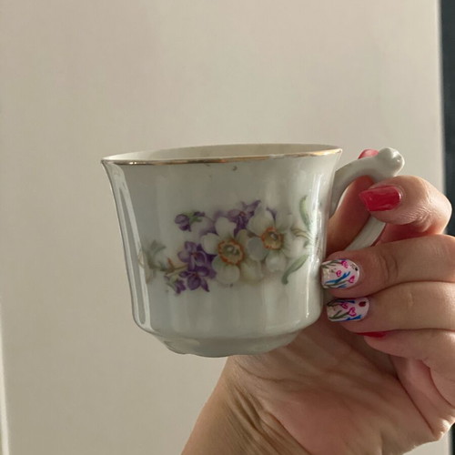 Vintage cup set used, 4 pieces with gold details