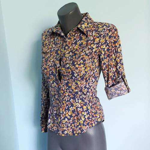 Sewgo women's shirt like new with sleeve regulation and golden buttons