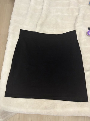 H&M mini skirt black, like new, size Small