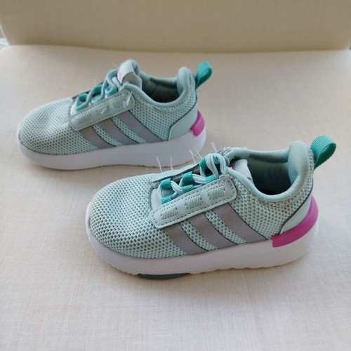 Girls' athletic shoes like new, size 21