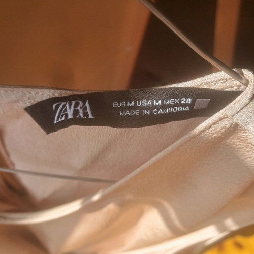 Zara sleeveless top gold size medium like new