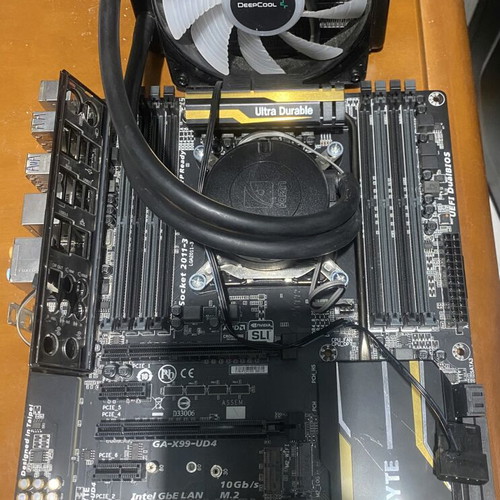 Intel Xeon E5 2630 v3 with Gigabyte X99 and liquid cooling used