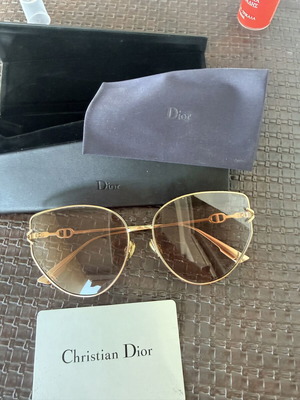 Dior sunglasses like new, pink color with original case and cloth
