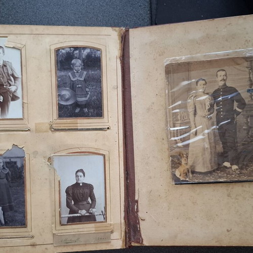 Antique Victorian photo album used, 31 authentic photos (1890-1940)