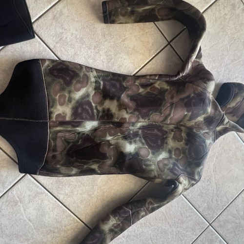 Top Sub wetsuit 7mm used for 1.70m and 70kg person