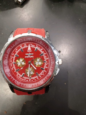 Quartz wristwatch used with silicone strap