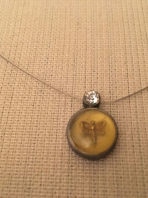 Women's necklace used