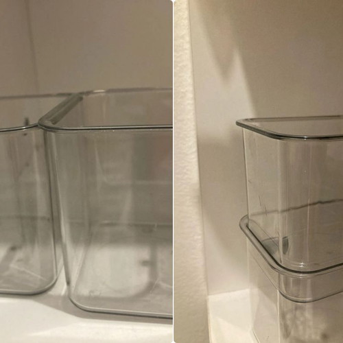 Set of 2 small plastic containers like new