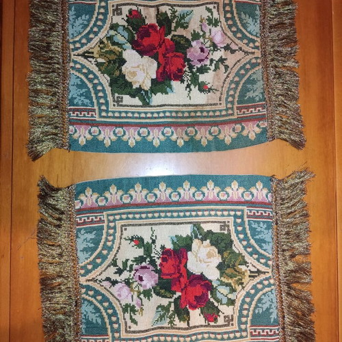 Embroidered table runner with 2 napkins new