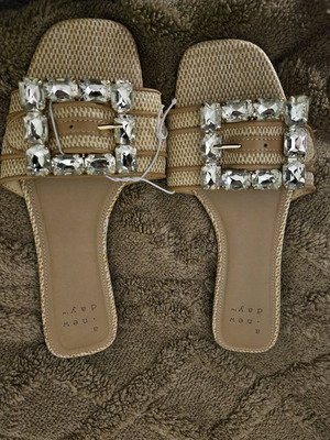 A New Day tsokara new beige size 37