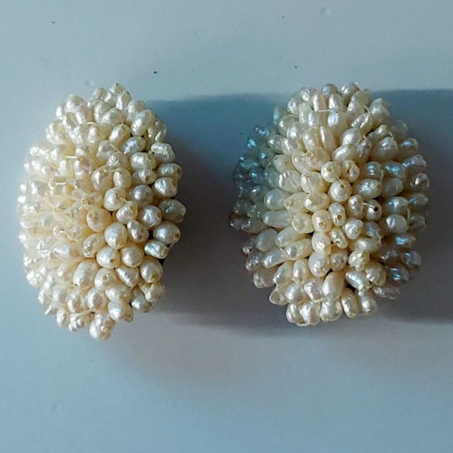 Vintage earrings with small freshwater pearls, like new