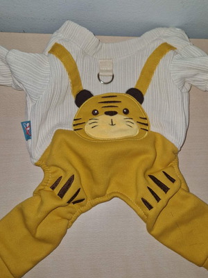 Dog jumpsuit unisex size back 23-25 cm with leash holder like new