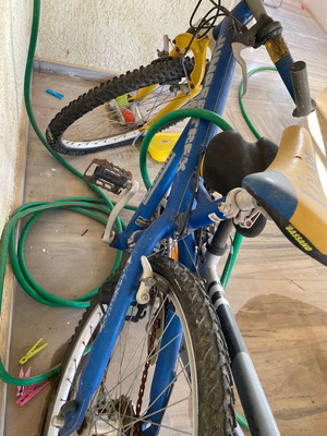 Bicycles used, pack of 2, city type with disc brakes and gears