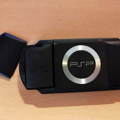 PlayStation Portable (PSP) 1004k Value Pack used with 3 games and manual