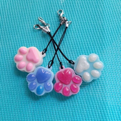 Handmade keychains from liquid resin new