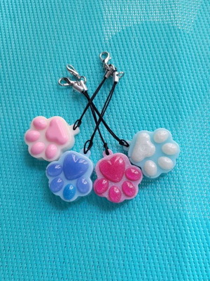 Handmade keychains from liquid resin new