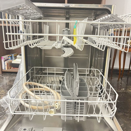 Bosch Built-in Dishwasher 12 Place Settings used, fully functional