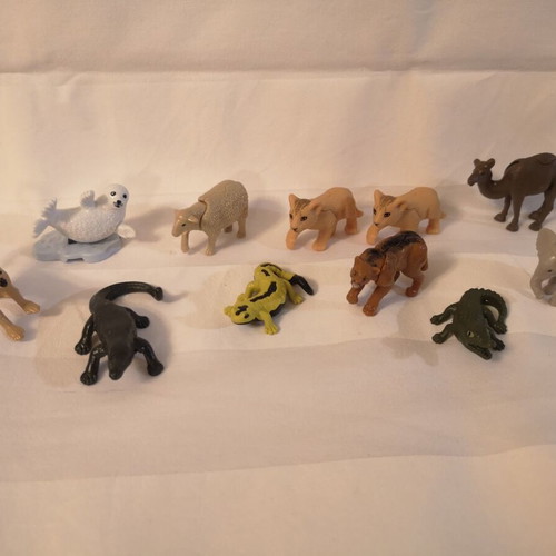 Kinder animal figures pack of 11 like new