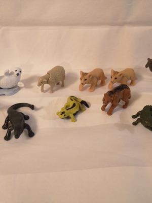 Kinder animal figures pack of 11 like new