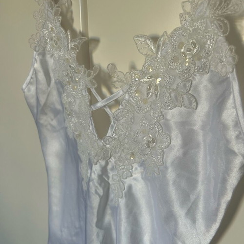 White satin nightdress like new, short, suitable for bridal wear