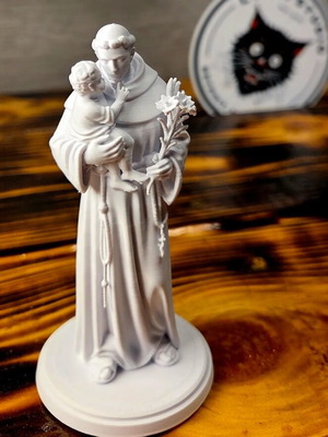 Decorative Saint statue with child new, minimal design